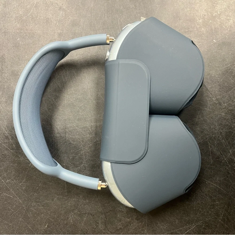 Apple AirPods Max -Ear Headphones in Sky Blue